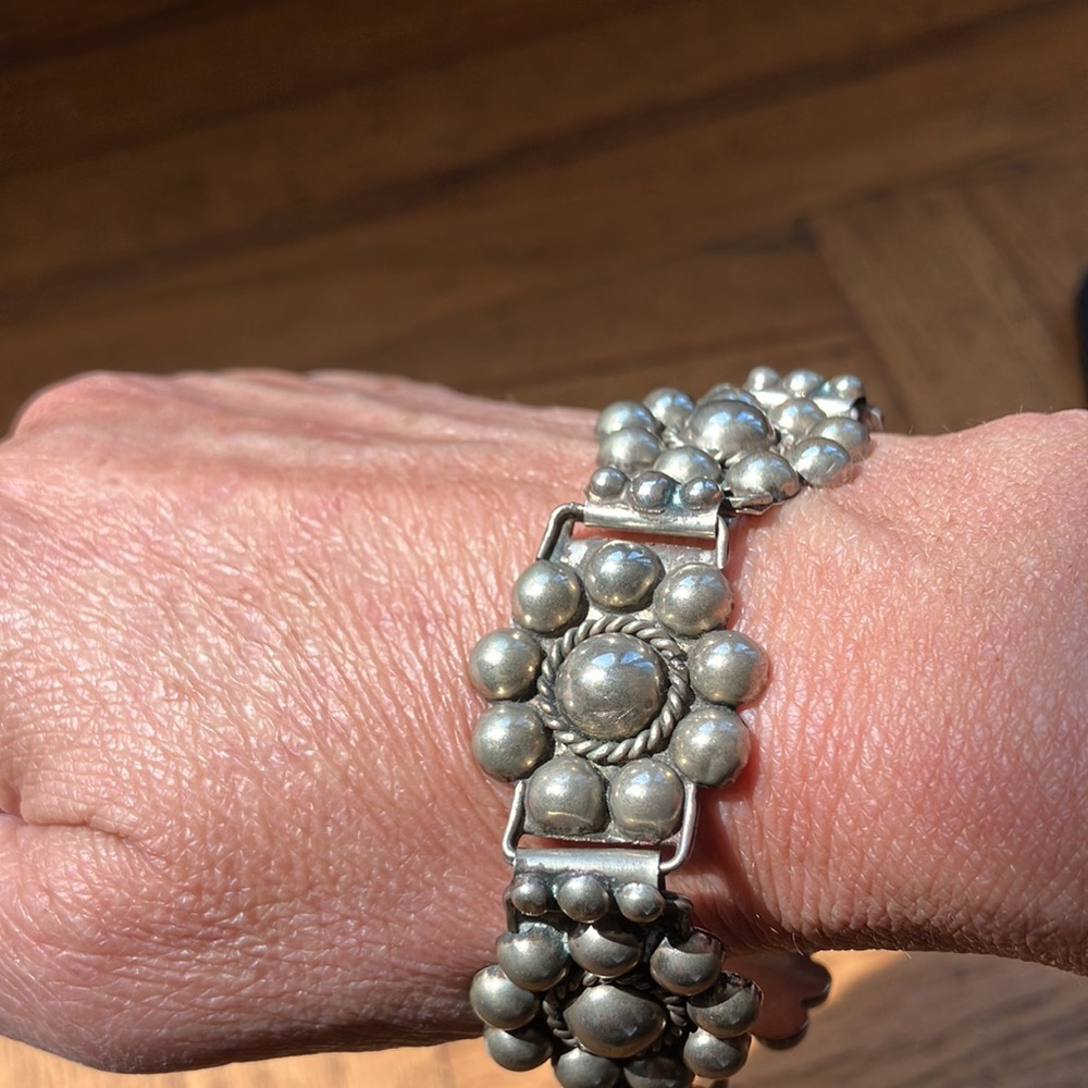 Incredible Vintage Concho Blossom Bracelet 8.5 inches - Picture 11 of 16